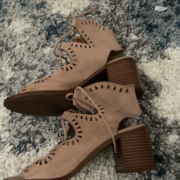 Nude chunky heels - Picture 2 of 4